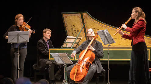 Ensemble Hesperi in performance, playing violin, harpsichord, cello and flute